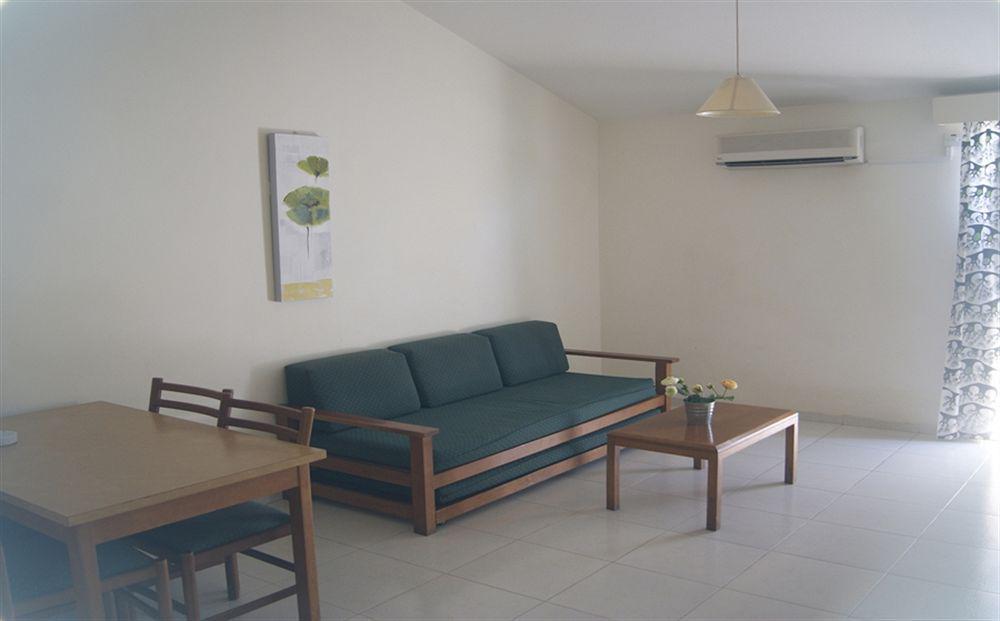 Mandalena Hotel Apartments โปรทาราส ภายนอก รูปภาพ