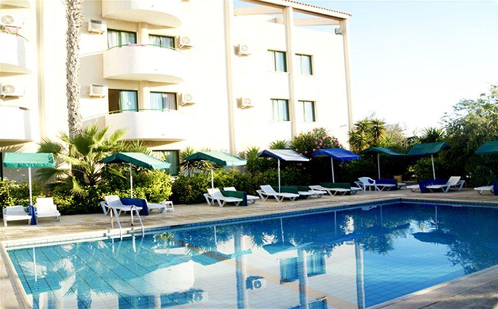 Mandalena Hotel Apartments โปรทาราส ภายนอก รูปภาพ